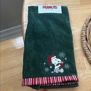 Peanuts Green Holiday Hand Towel with Snoopy